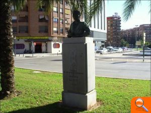 El busto de El Titi lleva desaparecido mes y medio de su emplazamiento en Ruzafa - (foto 2) El busto de El Titi lleva desaparecido mes y medio de su emplazamiento en Ruzafa - (foto 2)